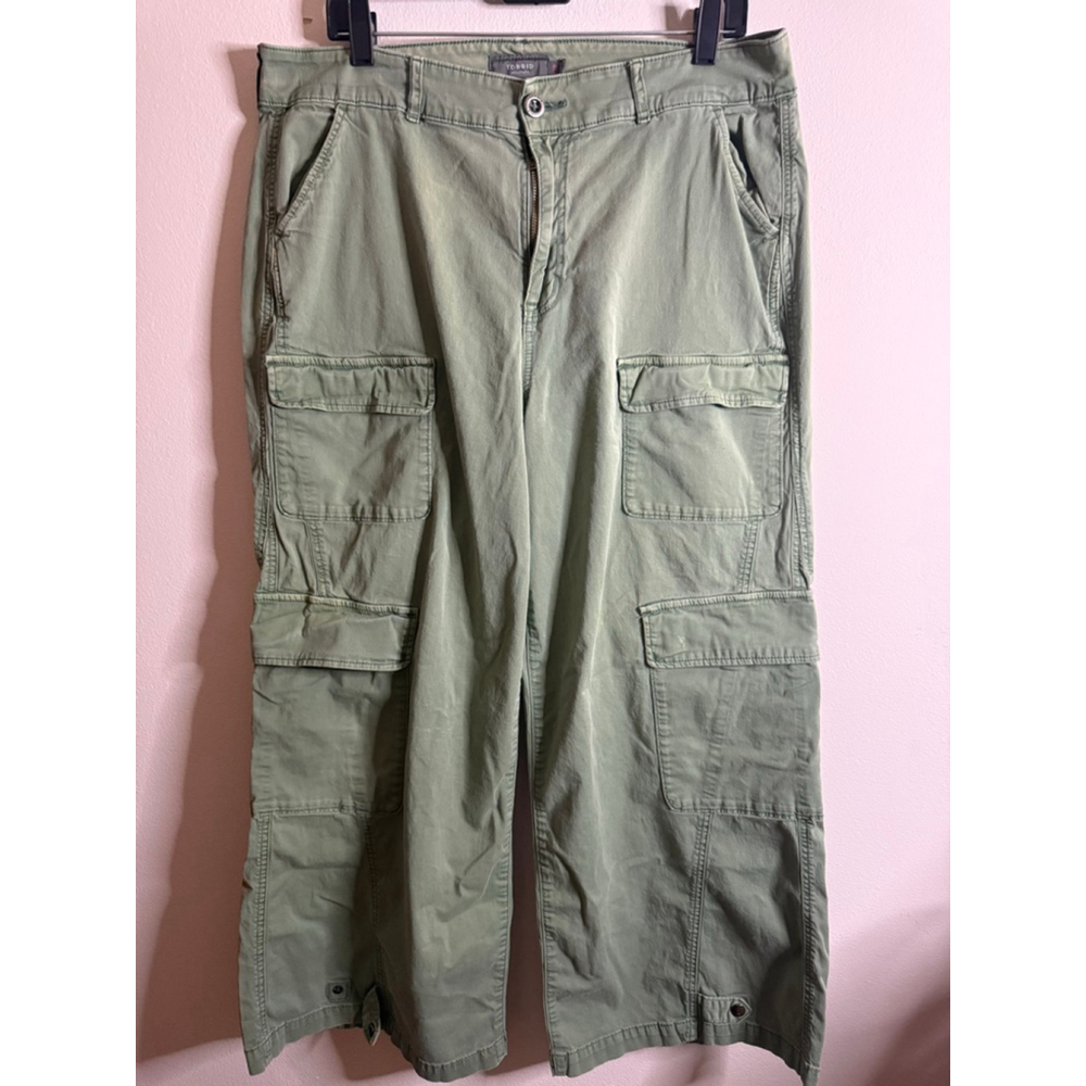 Women's TORRID Green Wide Leg Cargo Pants 12R - Picture 2 of 5